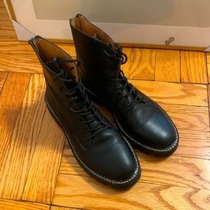 The Citywalk Lugsole Lace-Up Boot in Leather NB948 SZ 7